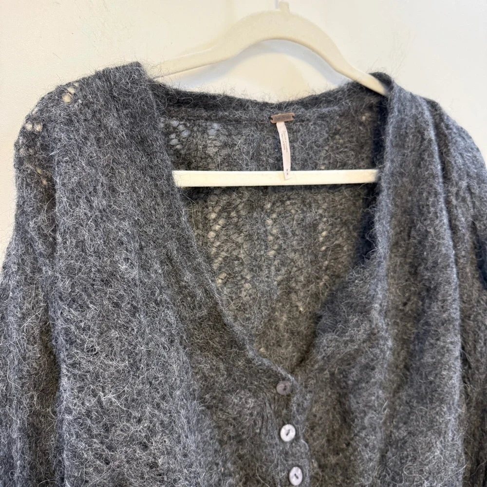 FREE PEOPLE | Alpaca Blend Fuzzy Gray Cropped Button Cardigan Sweater